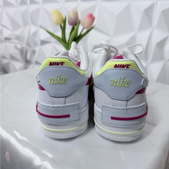 🎀Nike White Sneakers with Pink Accents - Picture 4 of 6